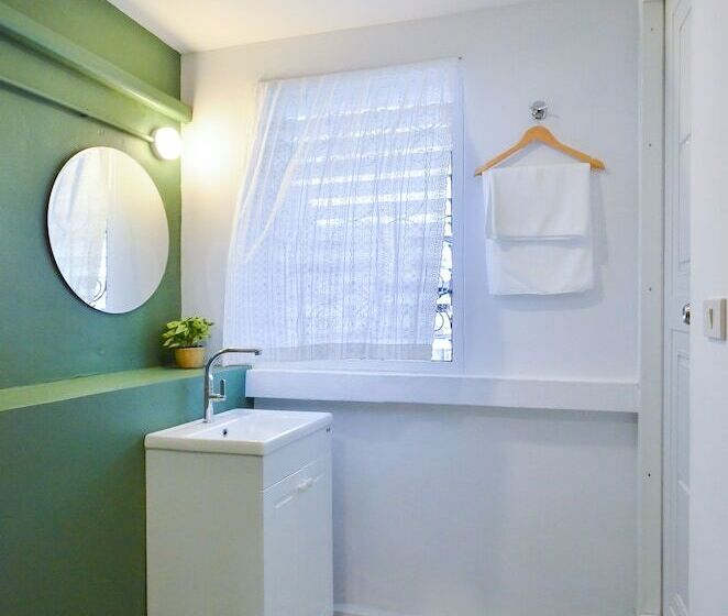 디럭스 룸, Baan Baan Hostel