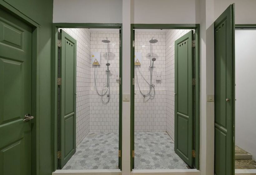 디럭스 룸, Baan Baan Hostel