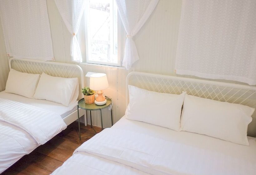 디럭스 룸, Baan Baan Hostel