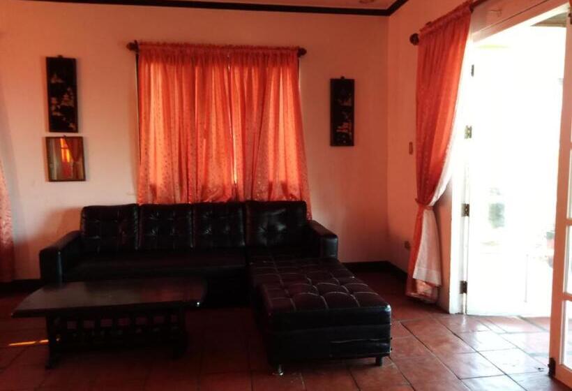 سوییت خانوادگی, Isla Bonita Beach Resort