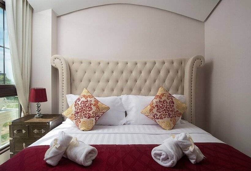 Номер Deluxe, The Symphony Suites Pattaya
