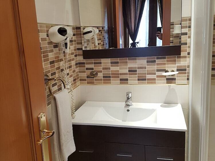 اتاق استاندارد با بالکن, Hostal Segovia Adults Only