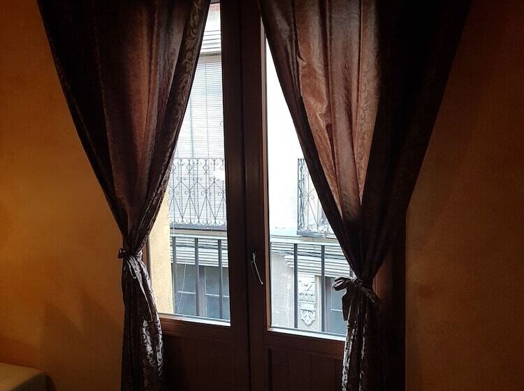 اتاق استاندارد با بالکن, Hostal Segovia Adults Only