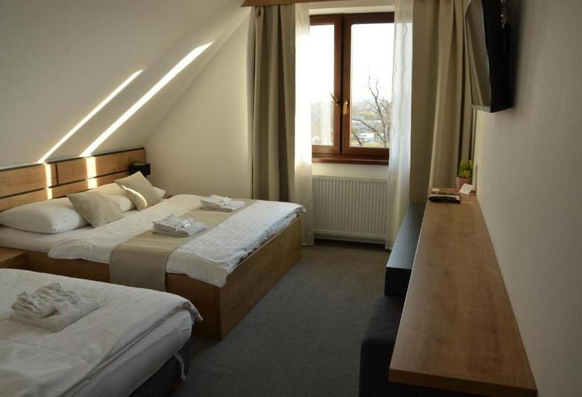 غرفة كلاسيكية ثلاثية, Penzión Darinka