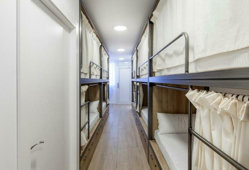 공동 객실, Winederful Hostel & Café