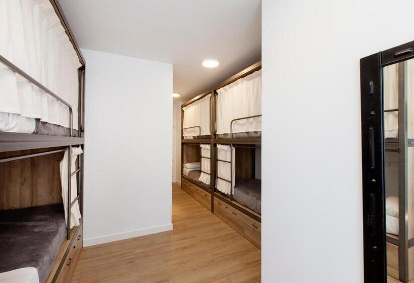 חדר משפחתי, Winederful Hostel & Café