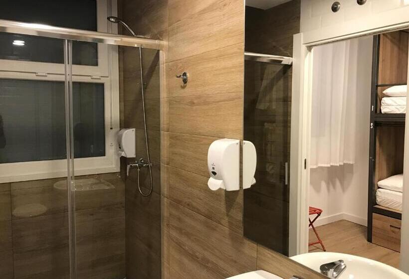 חדר משפחתי, Winederful Hostel & Café