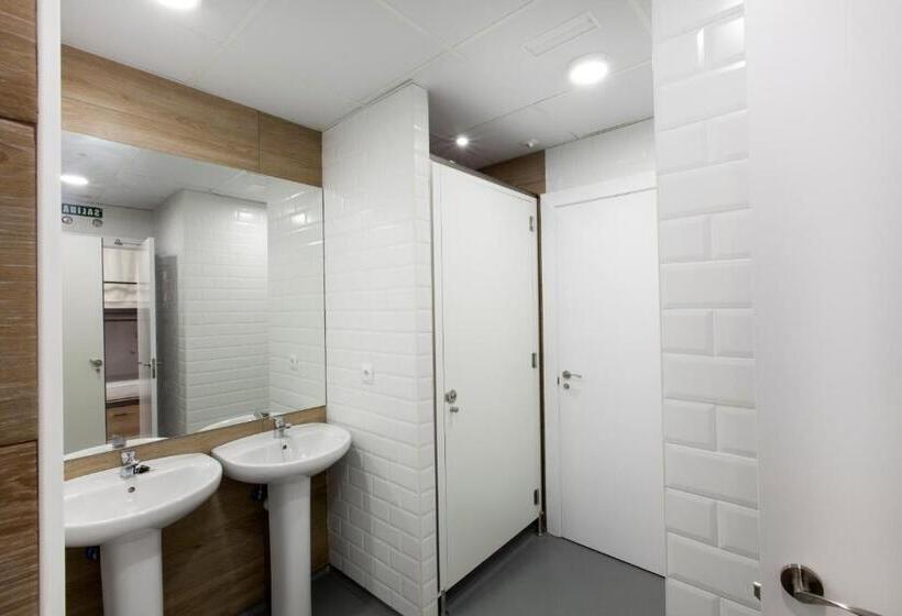 מיטה בחדר משותף, Winederful Hostel & Café