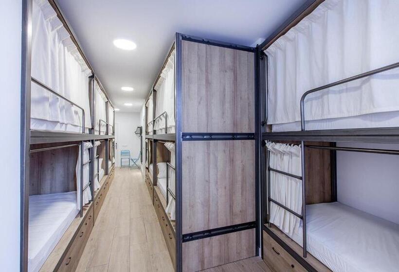 공동 객실, Winederful Hostel & Café