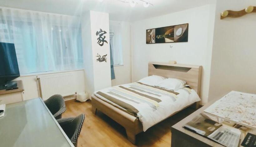 Семейный Номер Совместный Санузел, Chambre D Hôtes Au Coeur De Nancyb&b