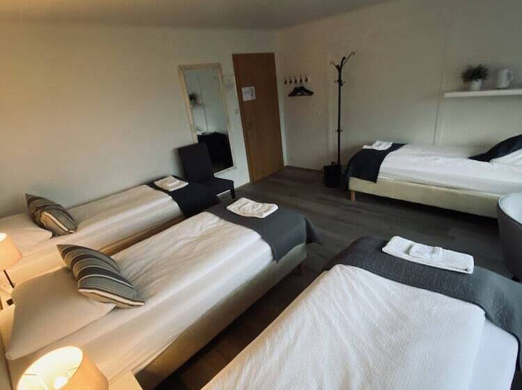 اتاق چهار تخته با دستشویی مشترک, Guesthouse Carina