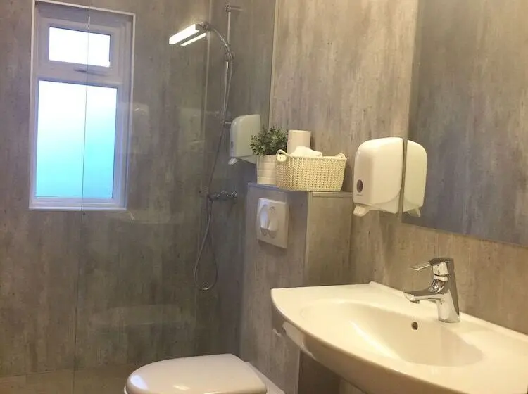 اتاق استاندارد یک تخته با سرویس بهداشتی مشترک, Guesthouse Carina