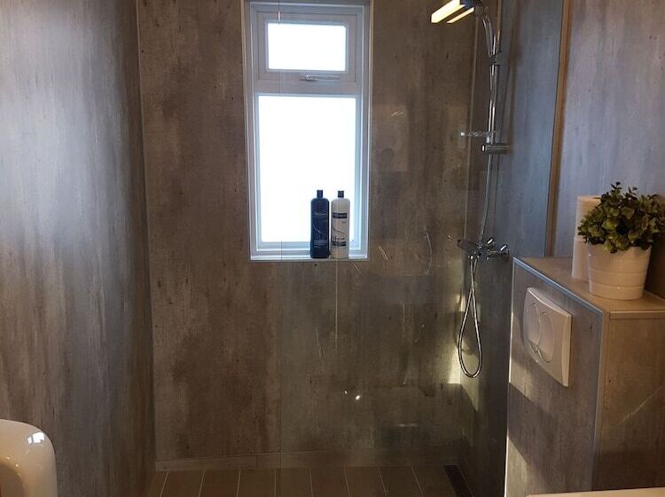 اتاق استاندارد یک تخته با سرویس بهداشتی مشترک, Guesthouse Carina