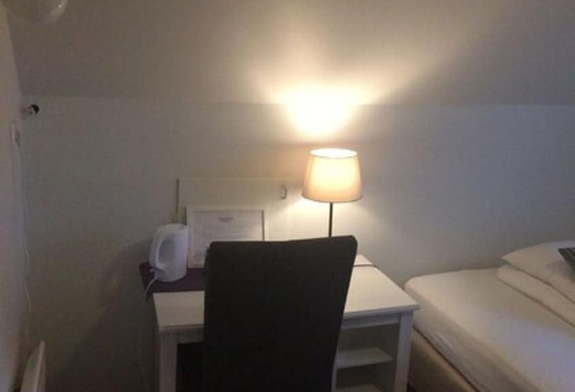 اتاق استاندارد یک تخته با سرویس بهداشتی مشترک, Guesthouse Carina