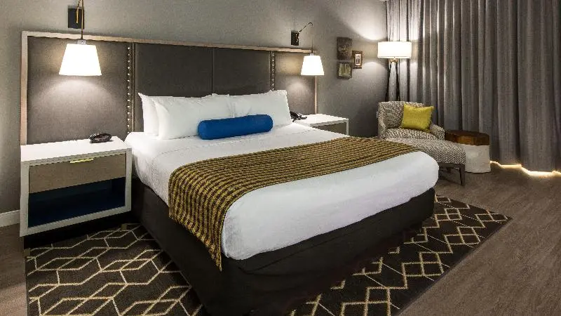 キングサイズベッドのスイートルーム, Indigo Hattiesburg, An Ihg