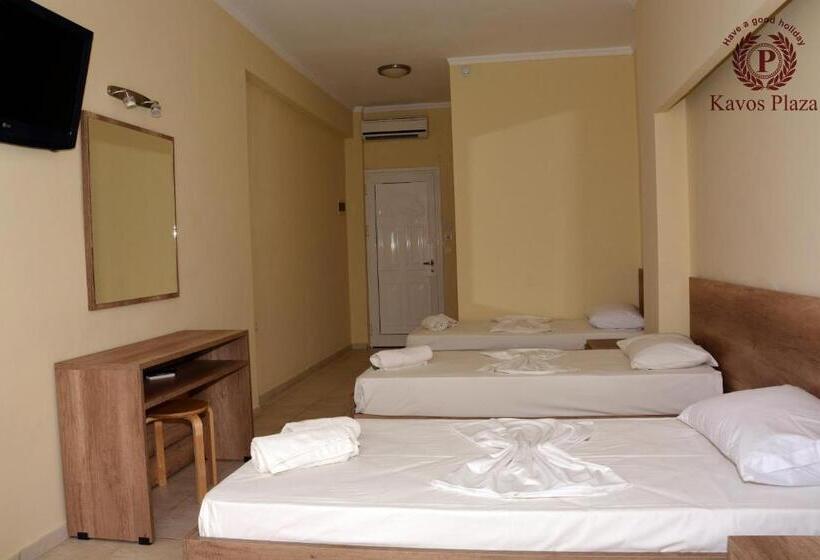 اتاق استاندارد سه تخته با چشم‌انداز استخر, Kavos Plaza