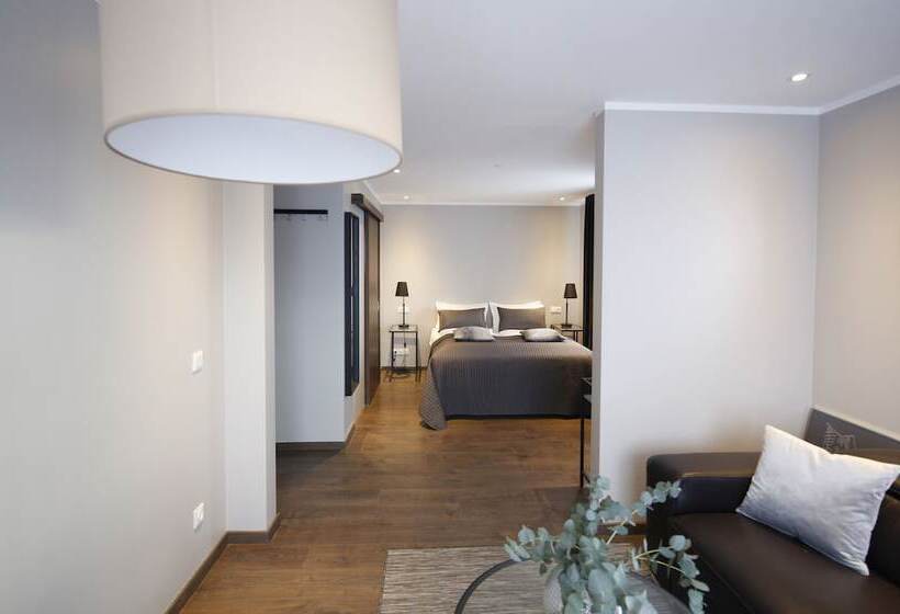 سوییت جونیور, Keflavik Micro Suites