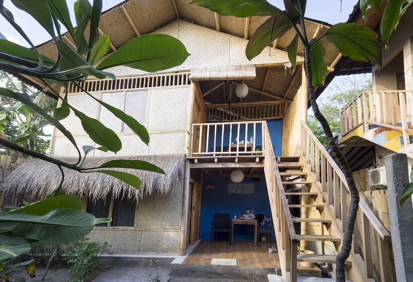 Łóżko we Wspólnym Pokoju, Guava Garden