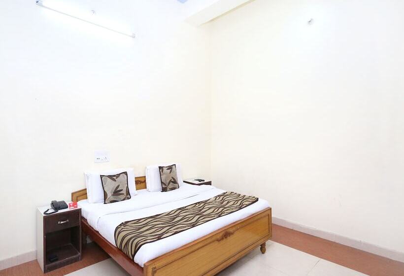 Standardrum, OYO 7609 Hotel Dolphin