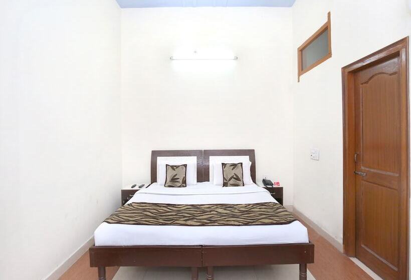 Standardrum, OYO 7609 Hotel Dolphin