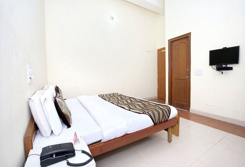 Standardrum, OYO 7609 Hotel Dolphin