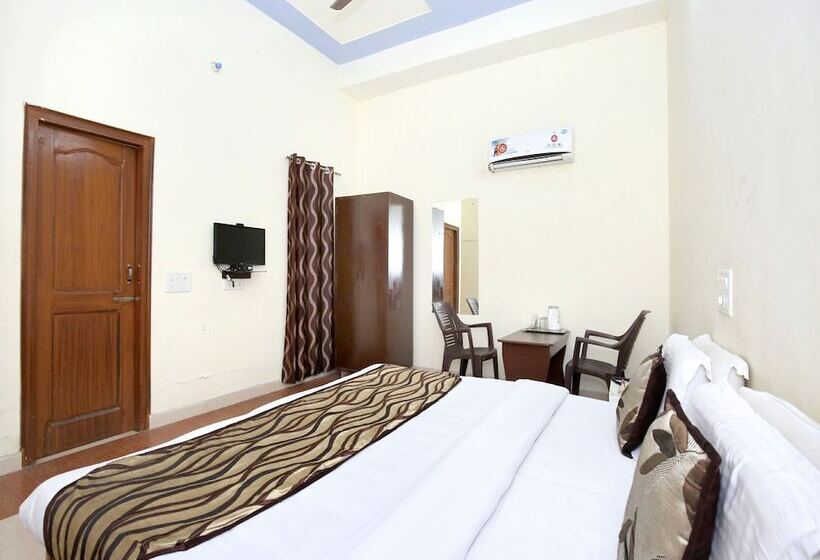 Standardrum, OYO 7609 Hotel Dolphin