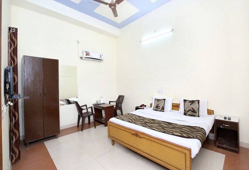 Standardrum, OYO 7609 Hotel Dolphin