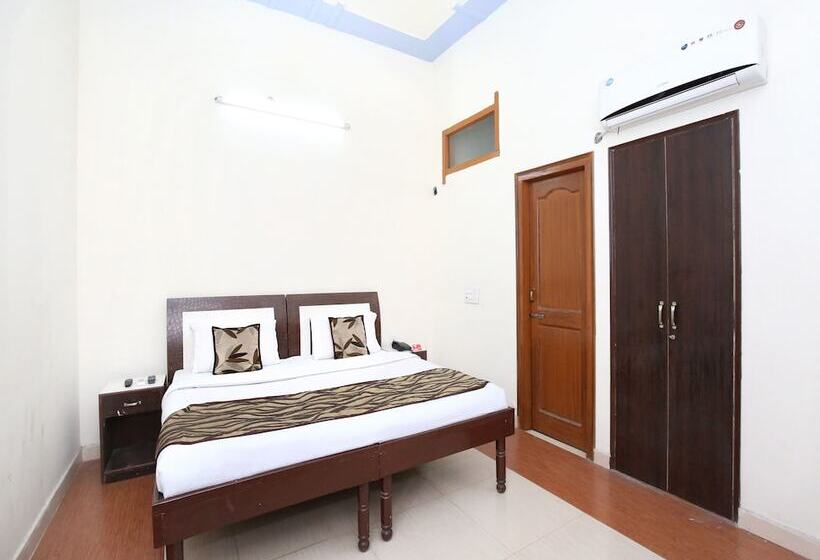 Standardrum, OYO 7609 Hotel Dolphin