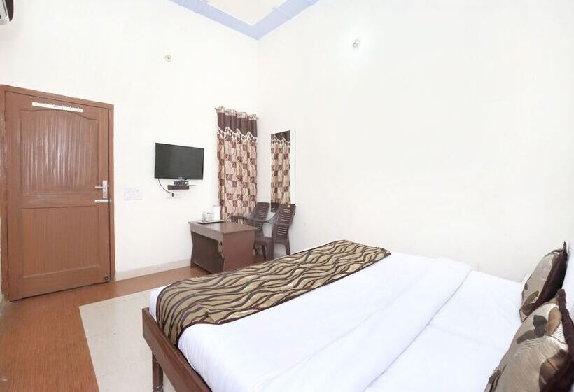 Standardrum, OYO 7609 Hotel Dolphin