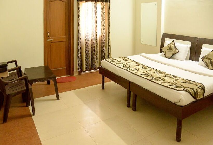 Standardrum, OYO 7609 Hotel Dolphin