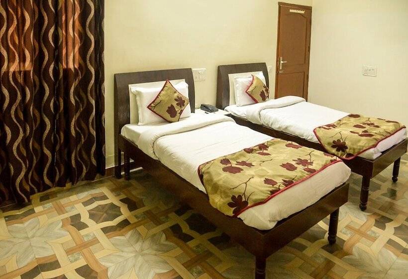 Standardrum, OYO 7609 Hotel Dolphin