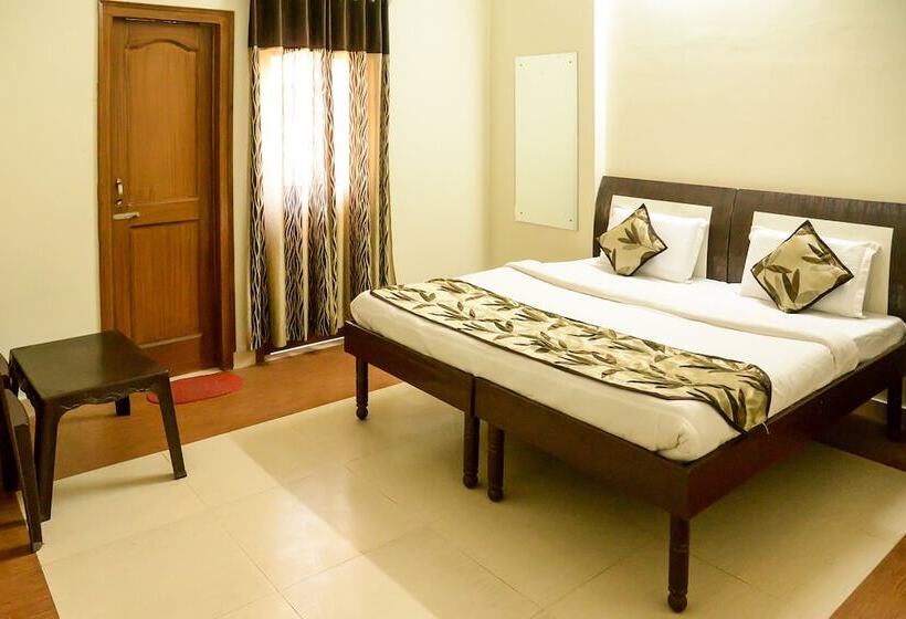 Standardrum, OYO 7609 Hotel Dolphin