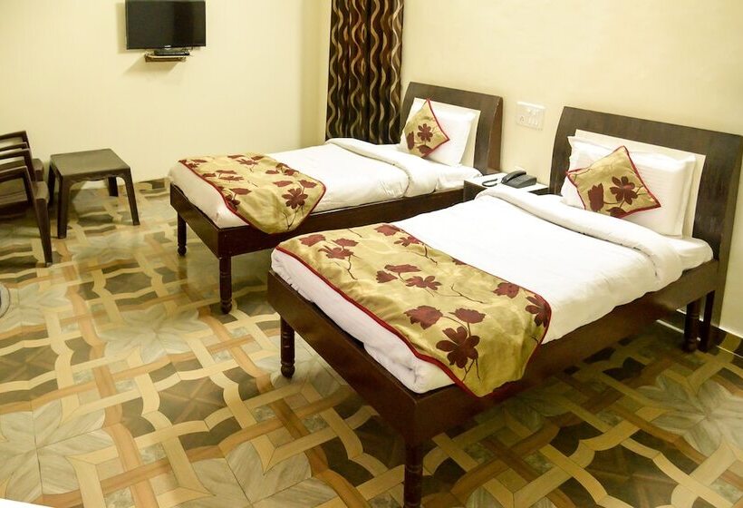 Standardrum, OYO 7609 Hotel Dolphin