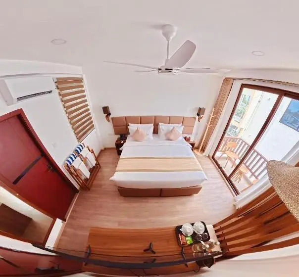 اتاق سوپریور با بالکن, Cocomo Maldives
