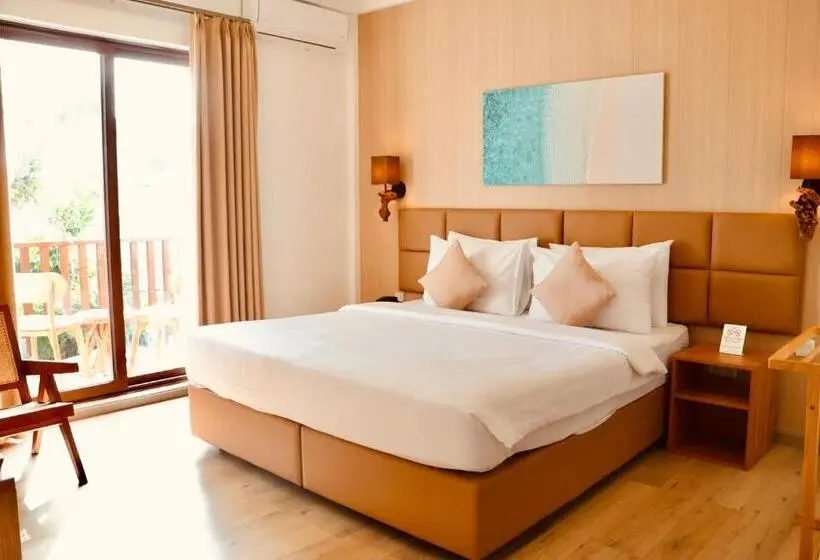 اتاق سوپریور با بالکن, Cocomo Maldives