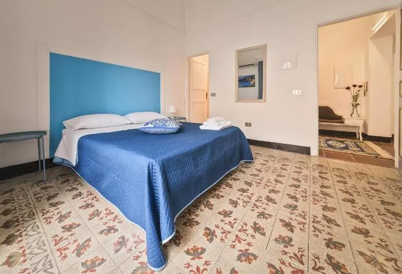 キングサイズベッドのスタンダードルーム, Voilà Rooms Guest House