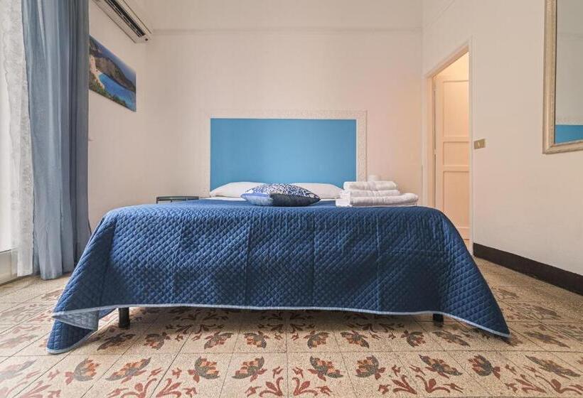 キングサイズベッドのスタンダードルーム, Voilà Rooms Guest House