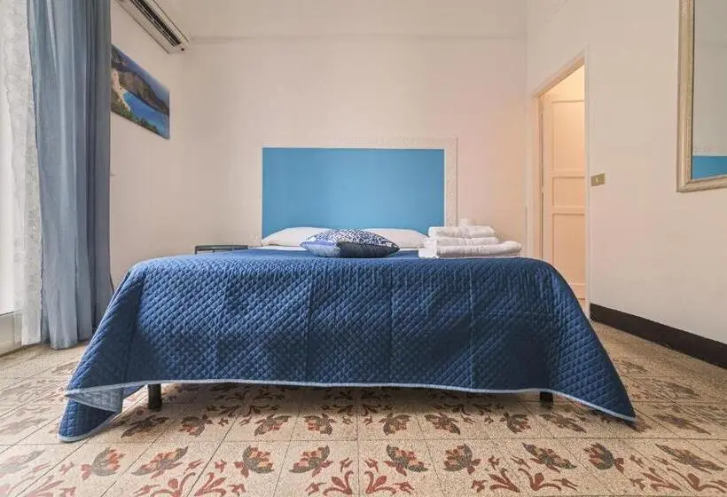 キングサイズベッドのスタンダードルーム, Voilà Rooms Guest House