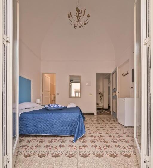 キングサイズベッドのスタンダードルーム, Voilà Rooms Guest House