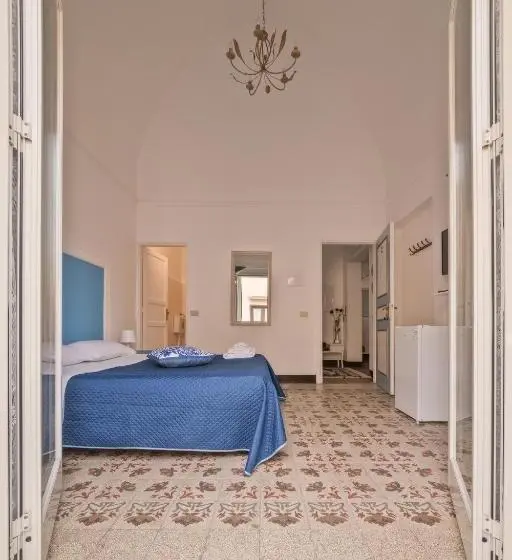 キングサイズベッドのスタンダードルーム, Voilà Rooms Guest House