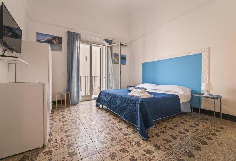 キングサイズベッドのスタンダードルーム, Voilà Rooms Guest House