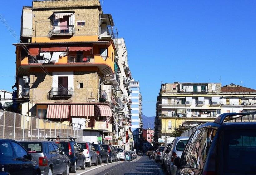 اتاق سوپریور سه تخته, Napoli Station B&b