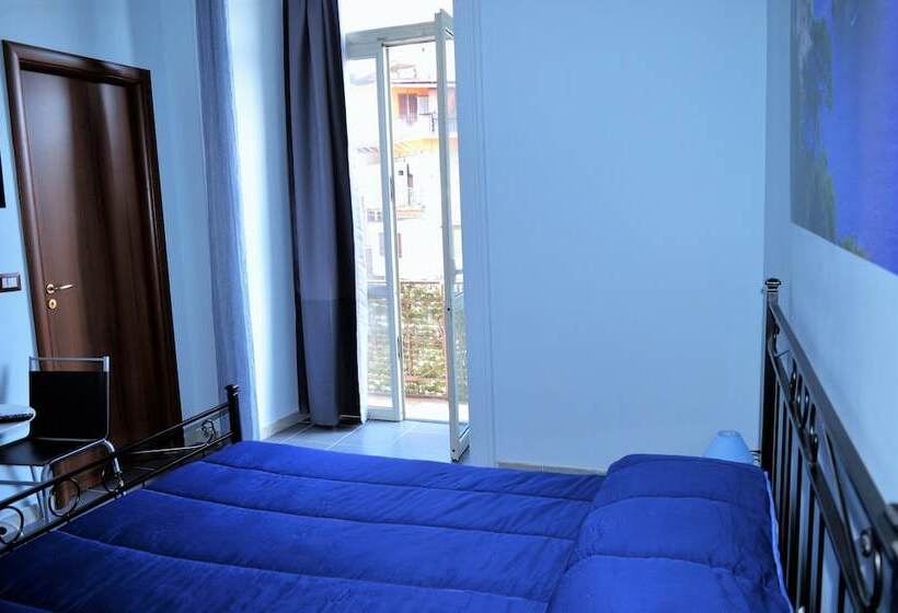 اتاق سوپریور سه تخته, Napoli Station B&b