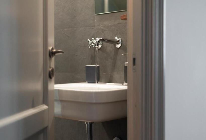 اتاق استاندارد, Tag Guest House