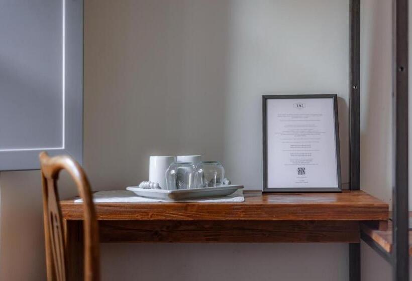 اتاق استاندارد, Tag Guest House