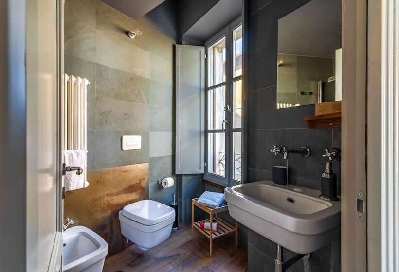 اتاق استاندارد, Tag Guest House