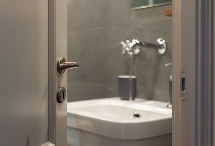 اتاق استاندارد, Tag Guest House