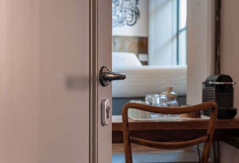 اتاق استاندارد, Tag Guest House