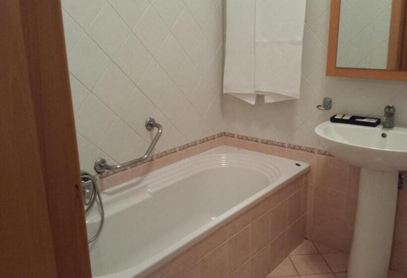 غرفة أساسية ثلاثية, Thairè Resort