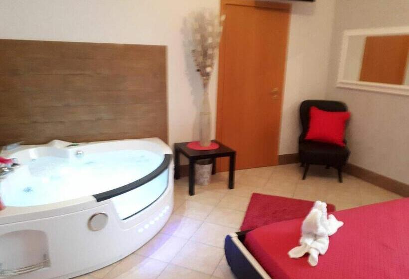 جناح مزود بجاكوزى, Thairè Resort